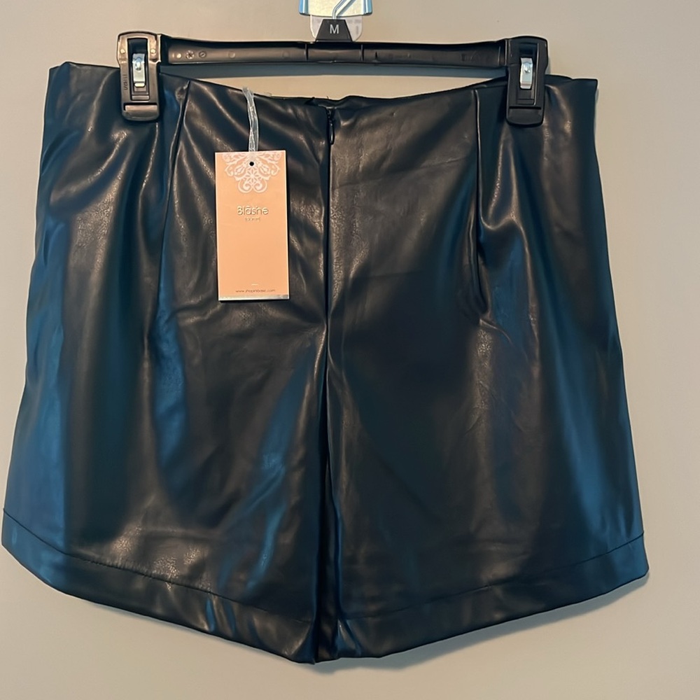 NWT Faux Leather Skort Blashe Iris Basic Size Large